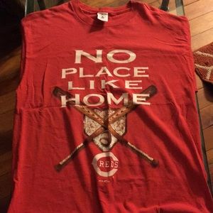 Cincinnati reds T-shirt